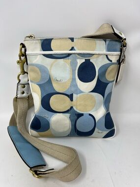 COACH Poppy Op Art Crossbody Swingpack Bag blue cream geometric pattern